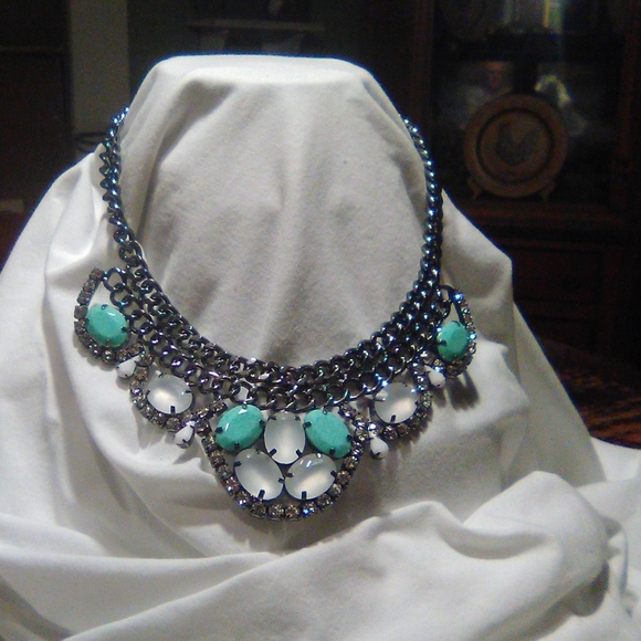 None Jewelry - 🔴 Teal and white beaded necklace